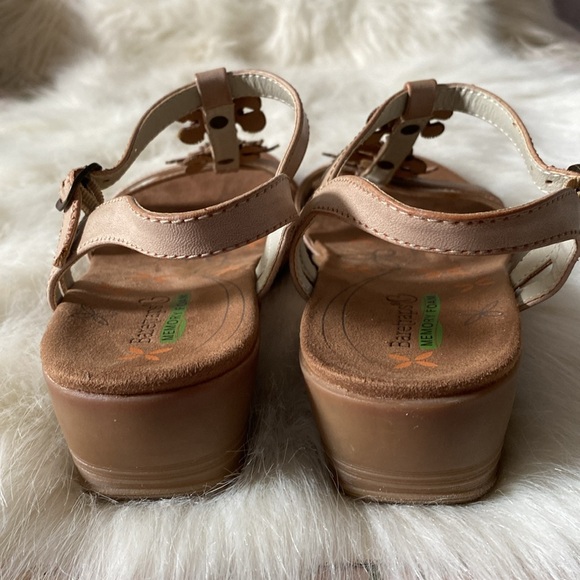 Baretraps Hammond Tan Floral Strappy Wedge Sandals Size 8 - Picture 2 of 6